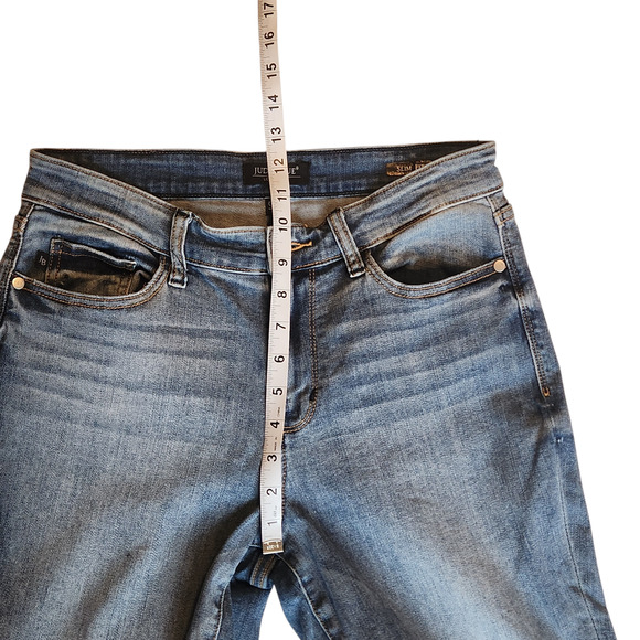 Judy Blue size 9/29 Slim Fit Tapered Leg, mid rise with 29.5" inseam - Picture 5 of 10